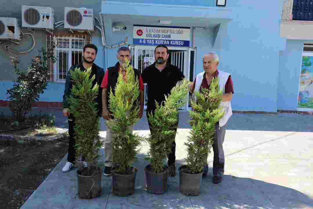 Gölbaşı Cami'nin Bahçesi Yeşillendi