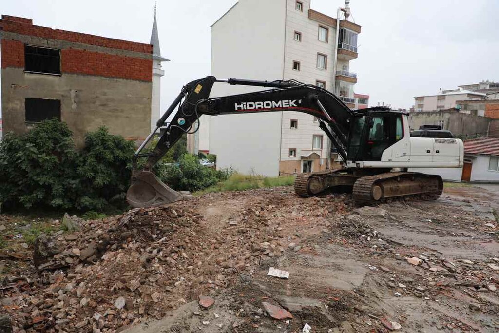İlkadım’da Metruk Binalara Yıkım