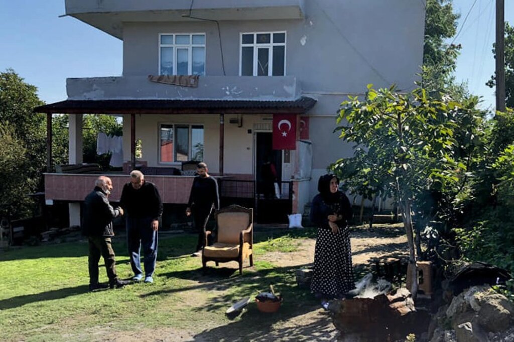İYİ Parti'liler Kapı Kapı Dert Dinledi