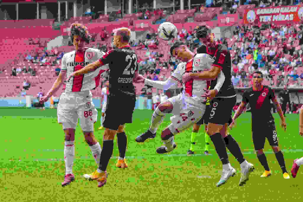 Samsunspor'da Savunmaya Çözüm Aranıyor