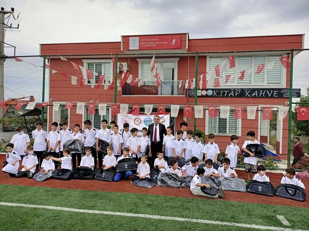 Salıpazarı'nda Minik Futbolculara Ziyaret