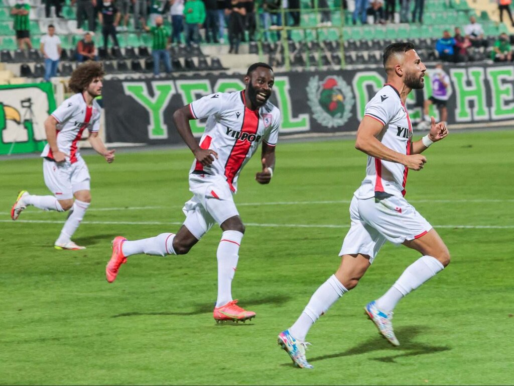 Gemisini Kurtaran Kaptana Övgüler