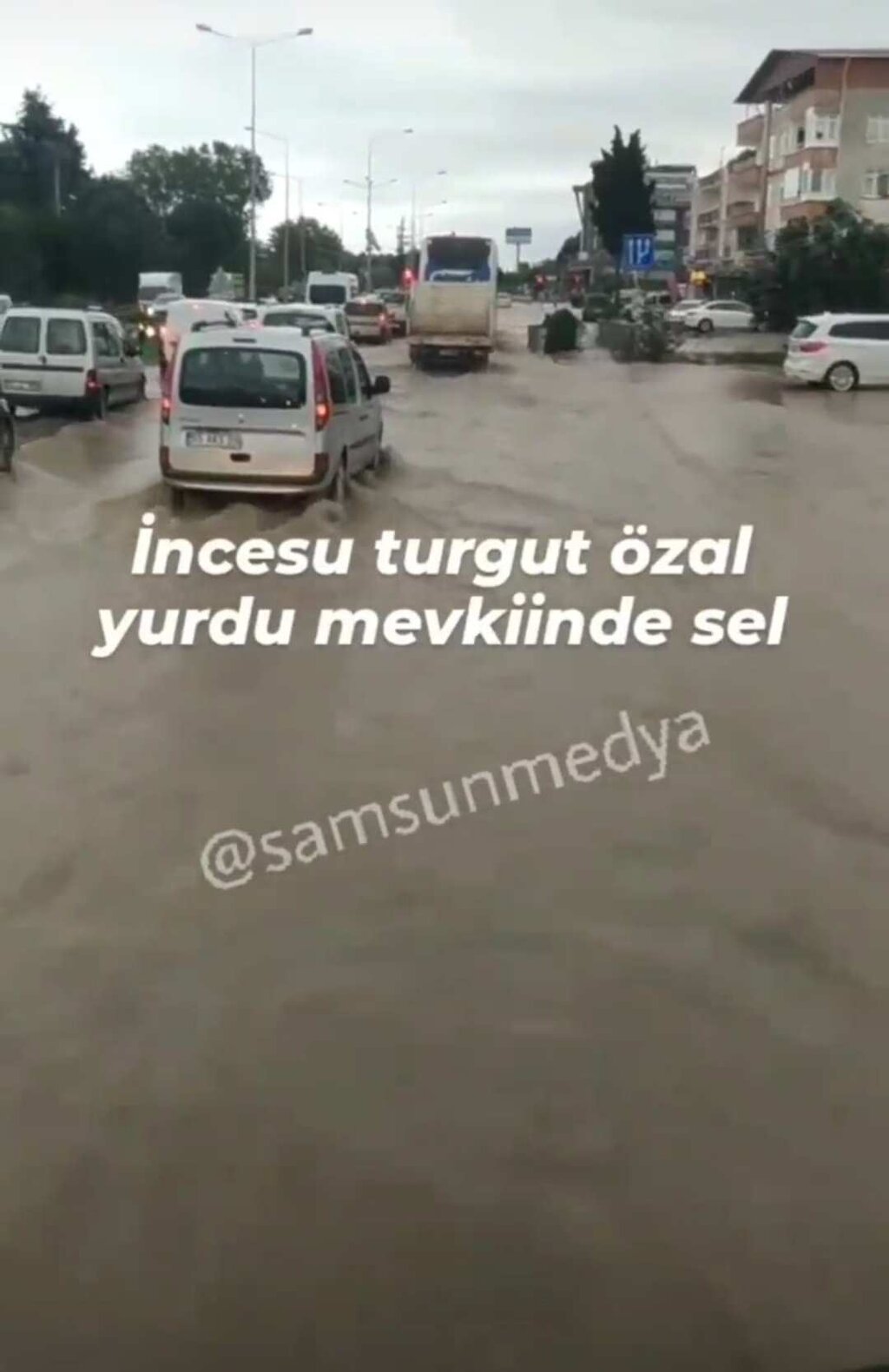 Patlayan Boru Yolu Göle Çevirdi