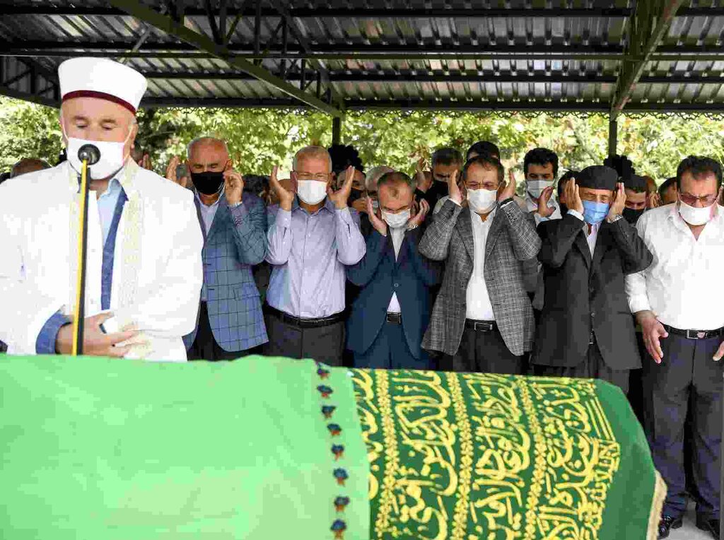Asırlık Çınar Hanife Aşçı'ya Son Görev