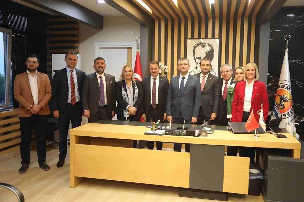 CHP’li Ağbaba ve Özel’den Başkan Deveci’ye Ziyaret