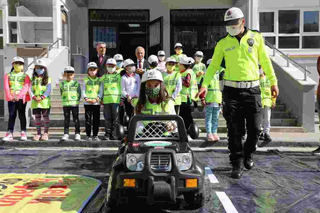 Minikler Polis Kıyafeti Giydi, Trafik Eğitimi Aldı
