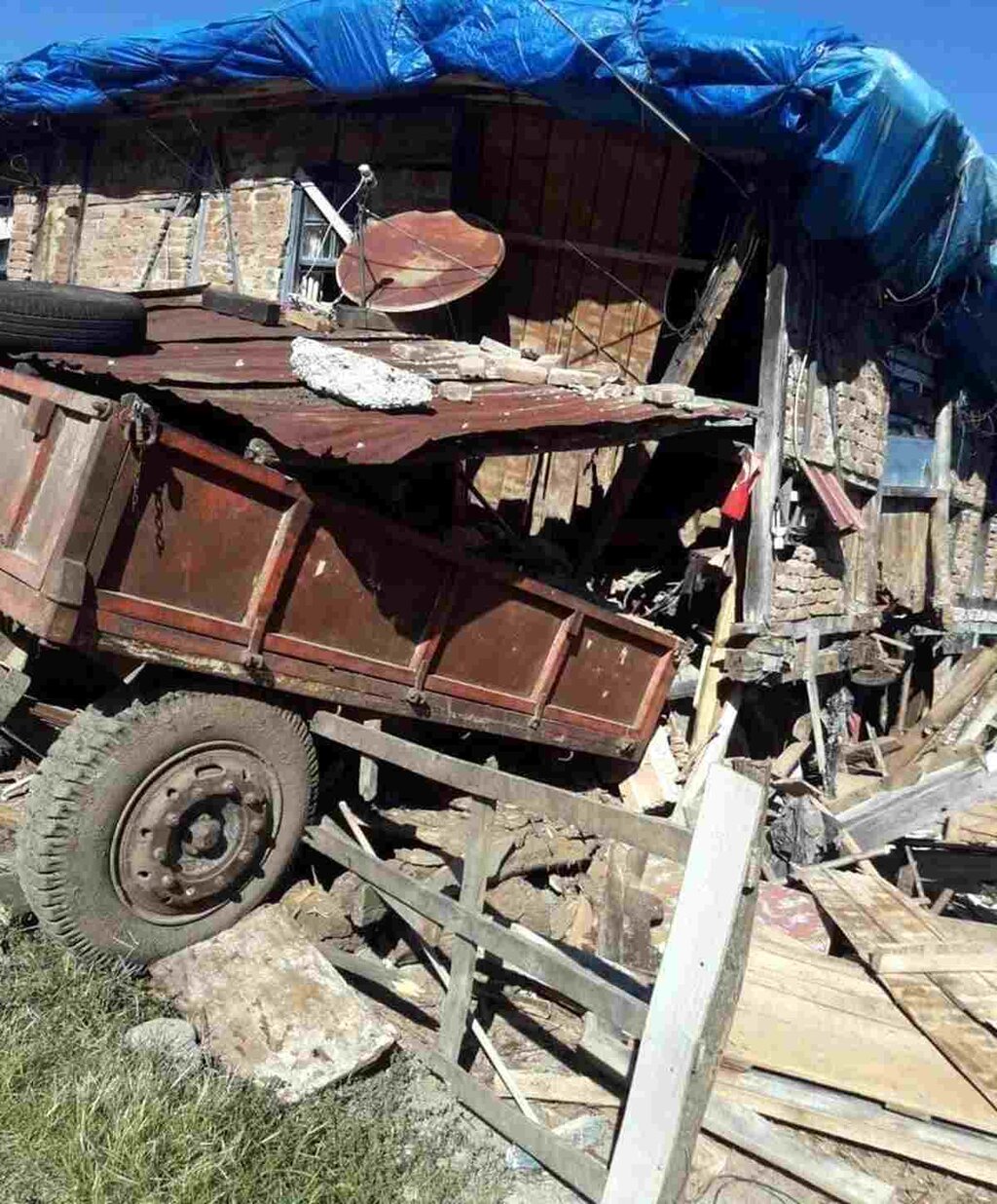Evlerine Çarpan Traktör Bir Aileyi Yuvasız Bıraktı