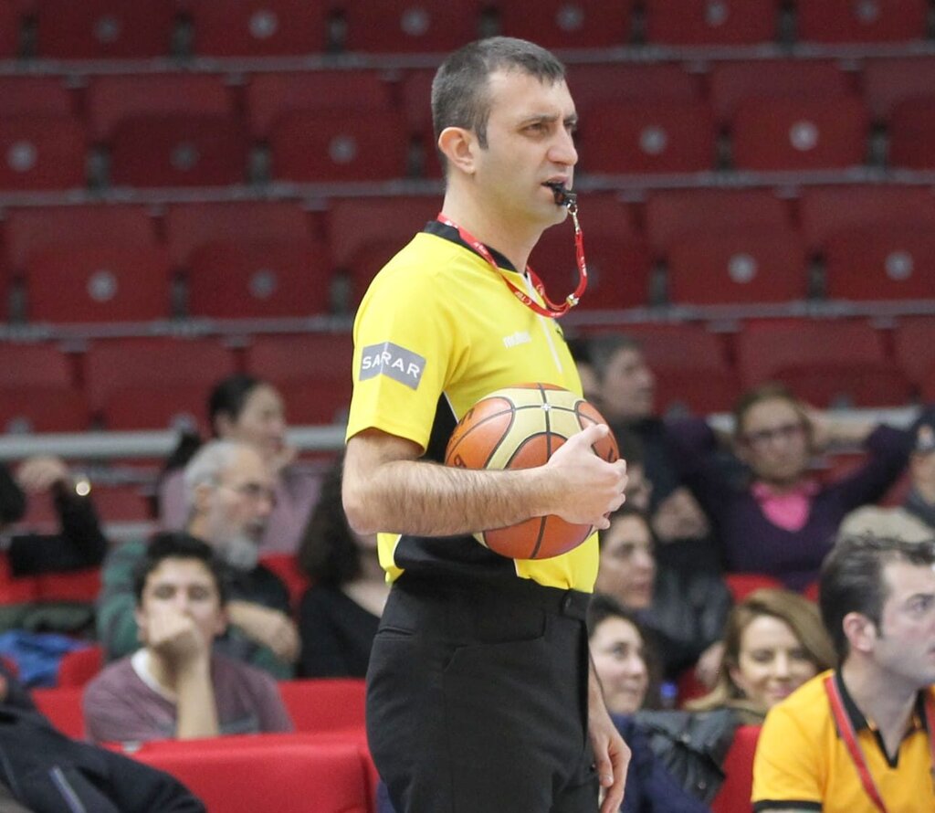 Basketbol Hakemi Alper Özgök'e Tam Not