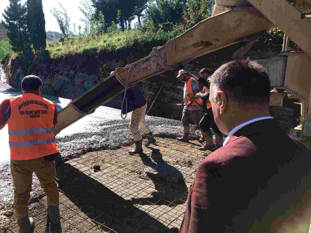 Salıpazarı'nda Beton Yol Sevinci