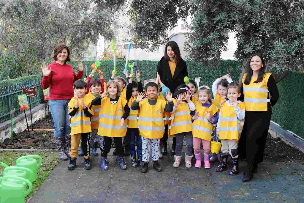 Ataçocuklu Minikler Kışlık Sebzelerini Dikti