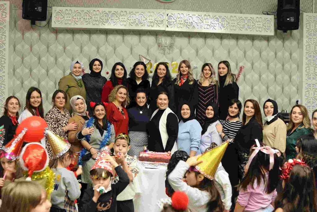 Ataçocuklu Miniklerin Yeni Yıl Coşkusu