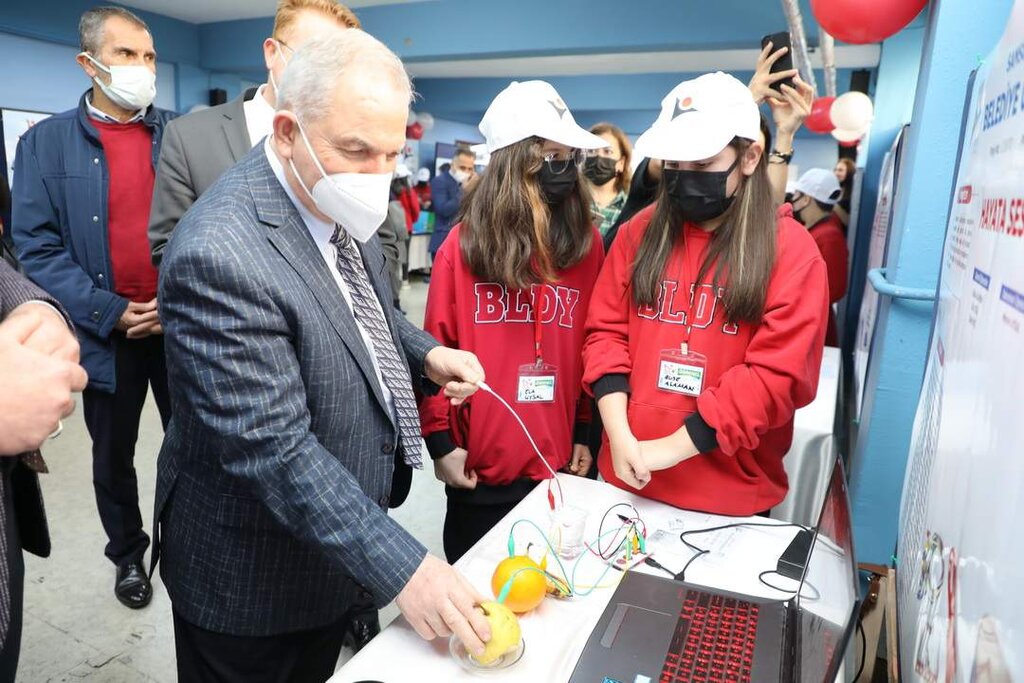 Belediye Ortaokulu Öğrencileri Bilim Fuarında 19 Projeyi Yarıştırdı