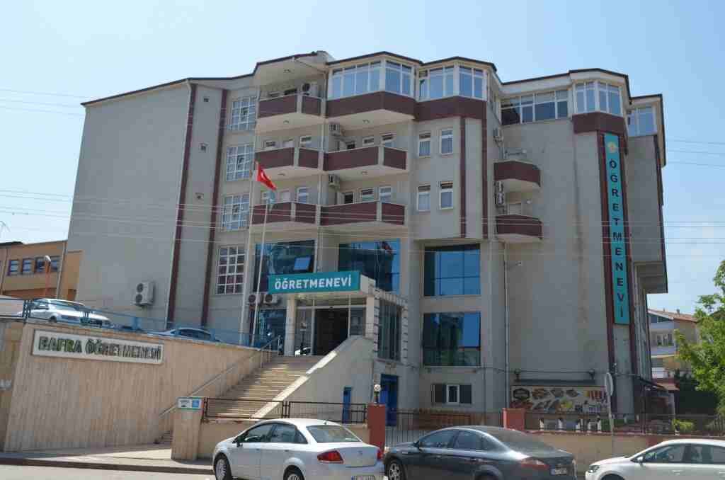 O Koltuğa Oturana Bir Haller Oluyor!