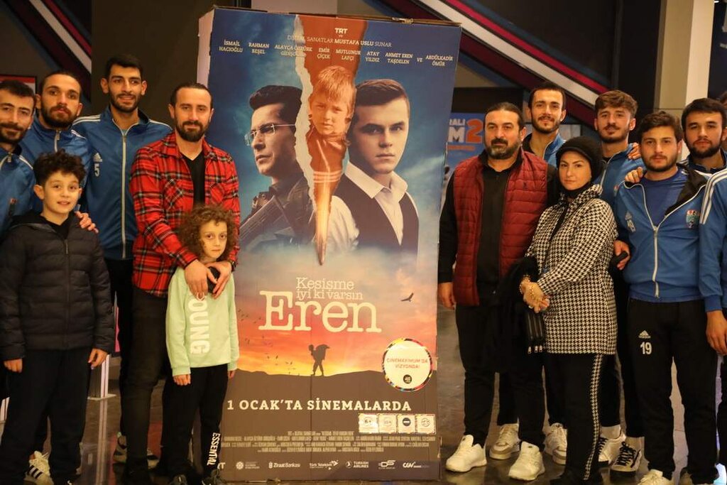 Karasamsunsporlu Futbolcular ‘Kesişme: İyiki Varsın Eren” Filmini Seyretti