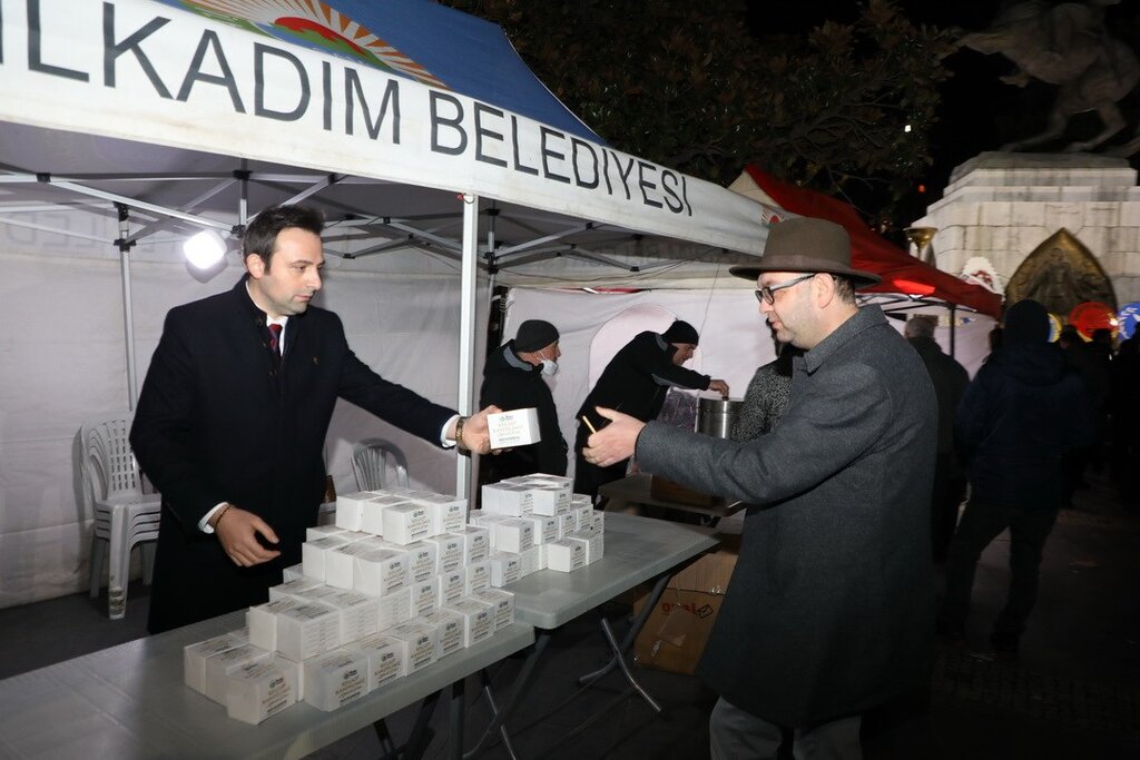 İlkadım’da 13 Noktada 6 Bin Kandil Simidi Dağıtıldı