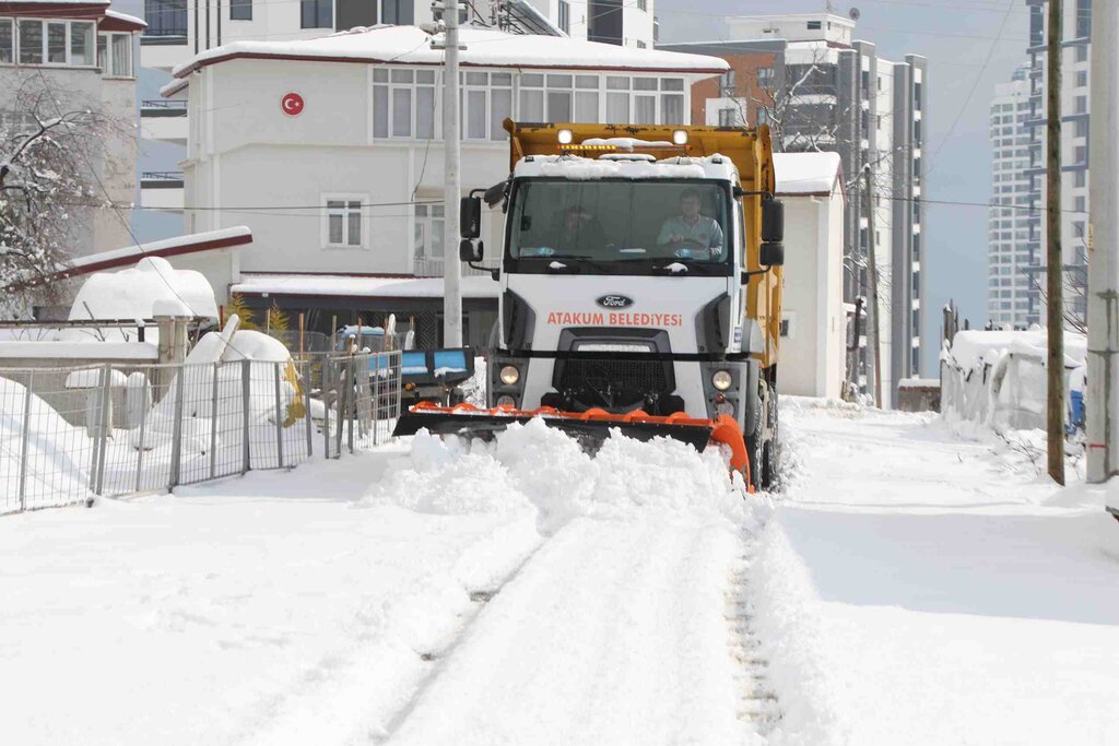Atakum'da Kar Yükü Kaldırılıyor
