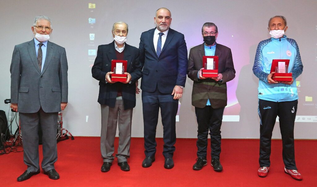 Yaşlılardan Oratoryo Gösterisi ve Şiir Dinletisi