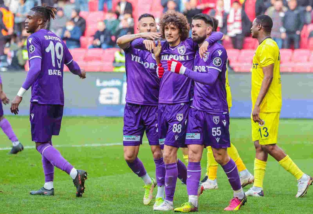 Samsunspor: 2 Menemenspor: 4 (Maç Sonucu)