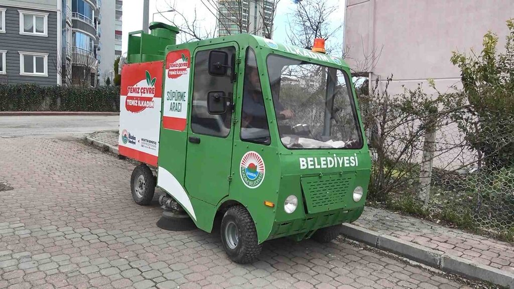 İlkadım Jeneratörlü Süpürge Aracı Üretti