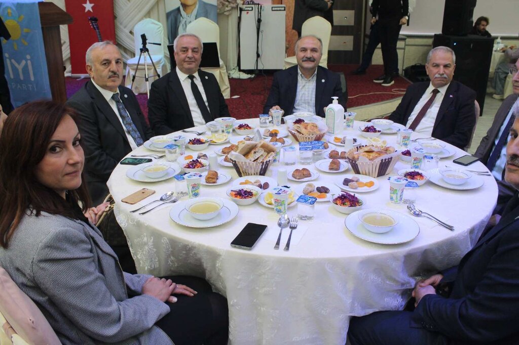 İYİ Parti Ailesi İftarda Buluştu
