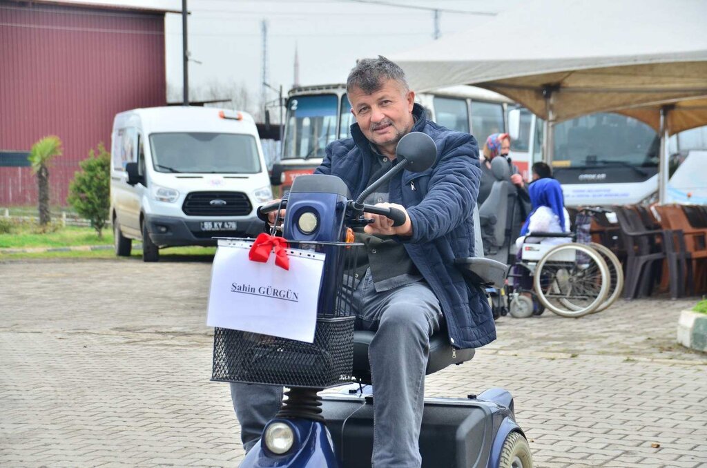 Terme'de 80 Engelliye Akülü Sandalye Desteği