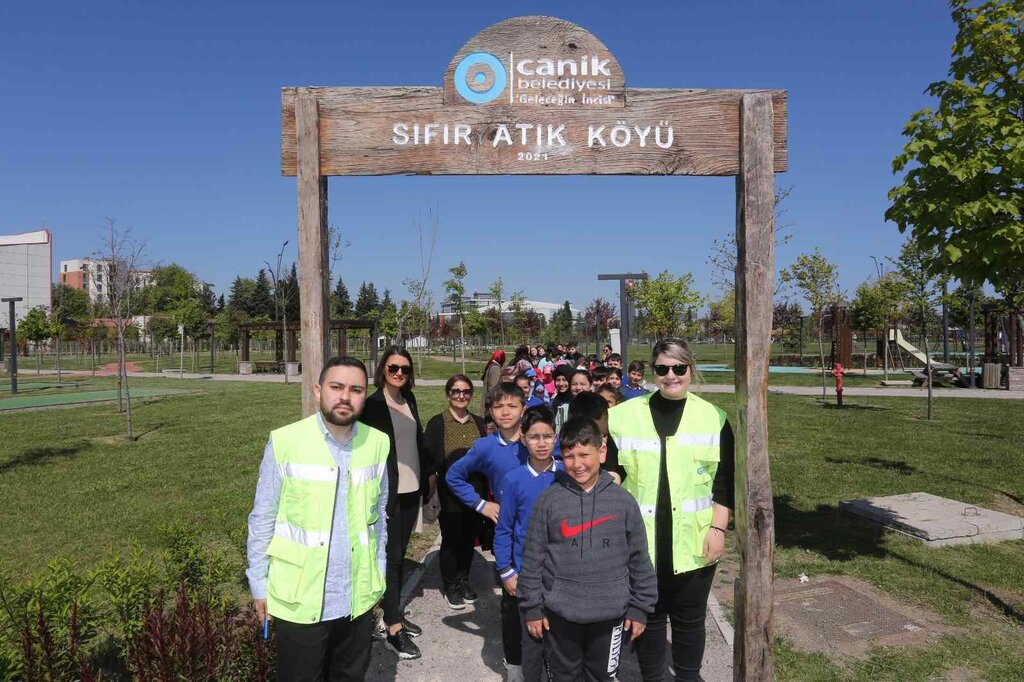 Öğrenciler Canik Sıfır Atık Köyü’nde Ata Tohum Ekti