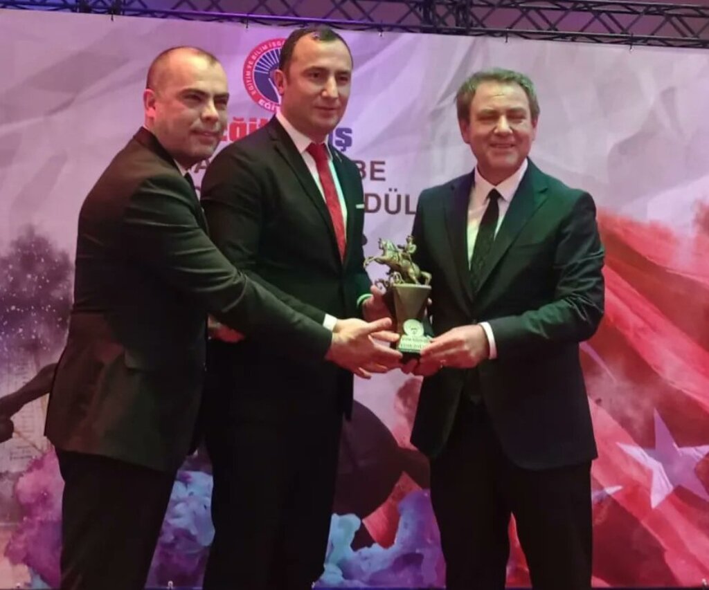 Eğitim-İş Samsun'dan İlkadım Onur Anıtı Ödülü