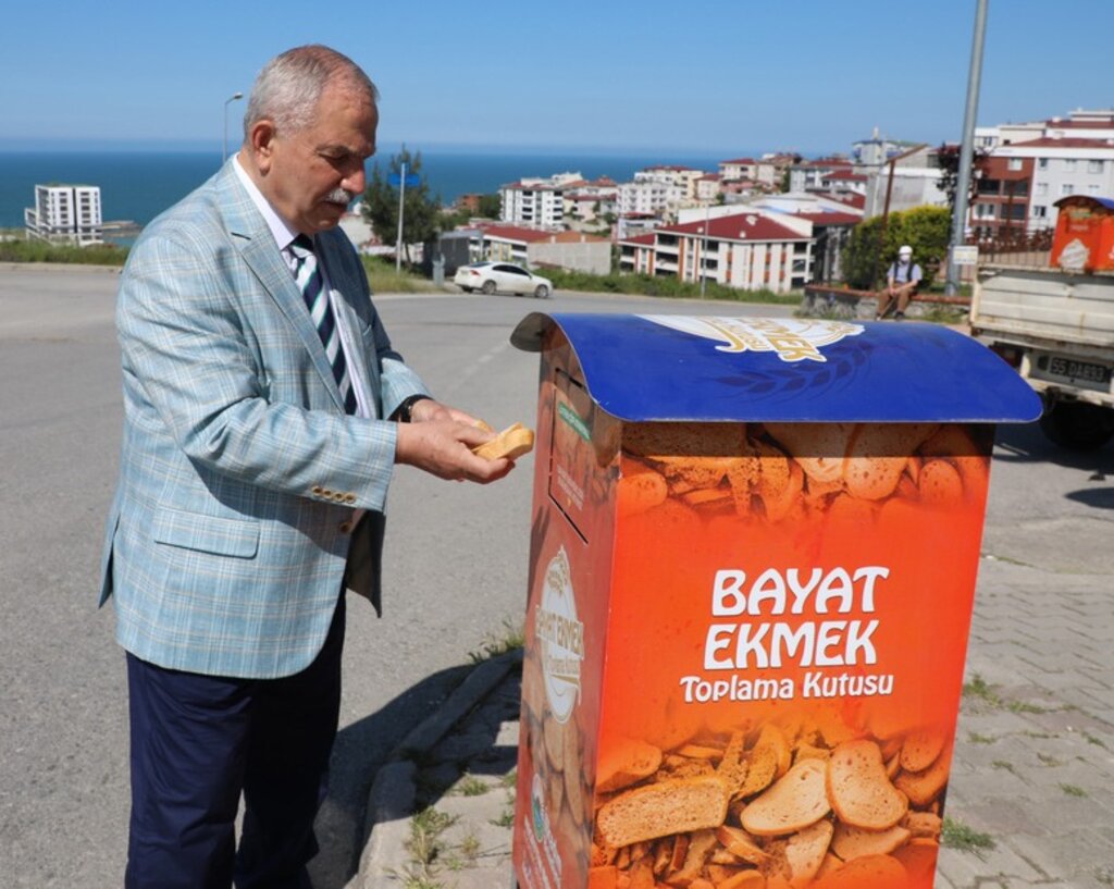 İlkadım Sokaklarına Bayat Ekmek Toplama Kutusu