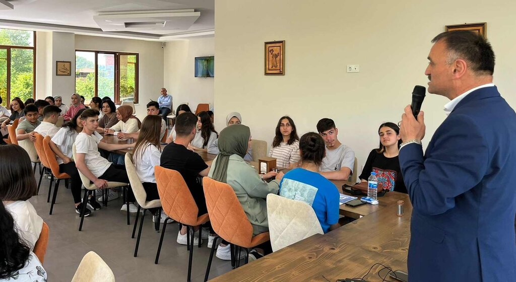 Salıpazarı'nda Sınava Girecek Öğrenciler Yemekte Buluştu