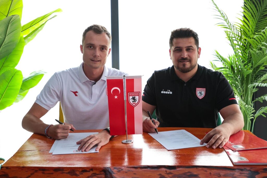 Szumski İmzaladı, Transfere Devam
