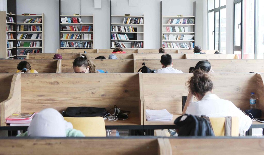 Atakum’da Öğrenciler Kütüphanede Sınava Hazırlanıyor