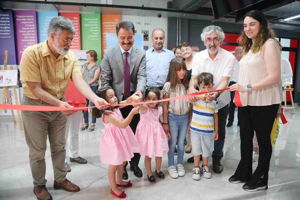 Çocukların Gözünden Çarpıcı Göç Sergisi