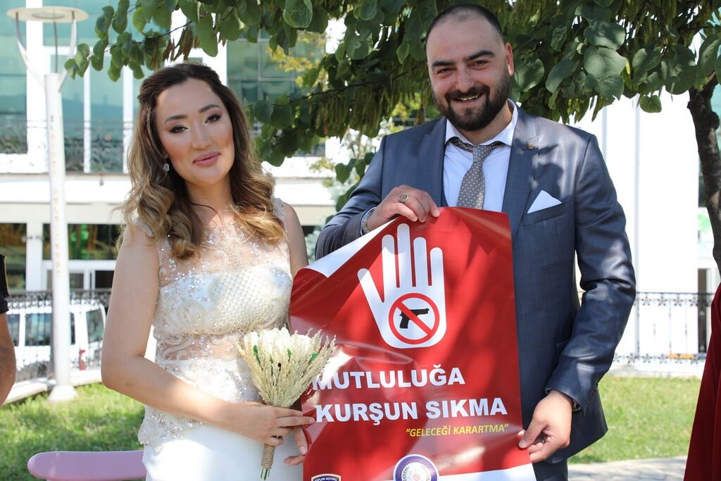 Mutluluğa Kurşun Sıkma Geleceği Karartma