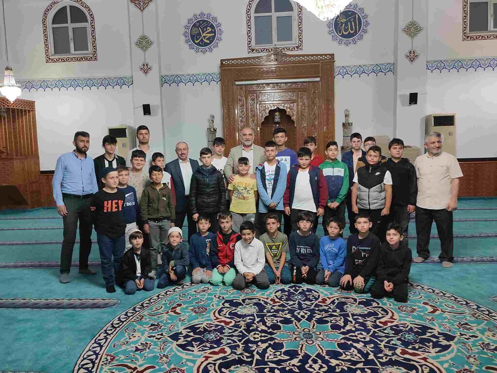 Çocuklarla Sabah Namazında Buluştu