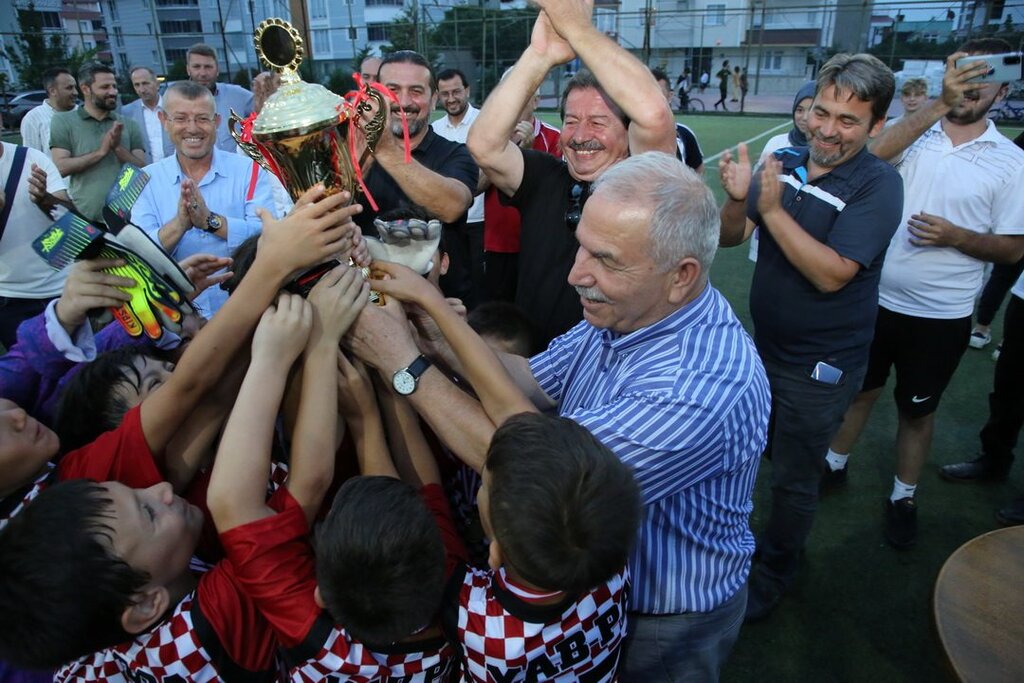 Küçük Adamlar Halı Saha Futbol Turnuvası’nın Galibi Yabpaspor