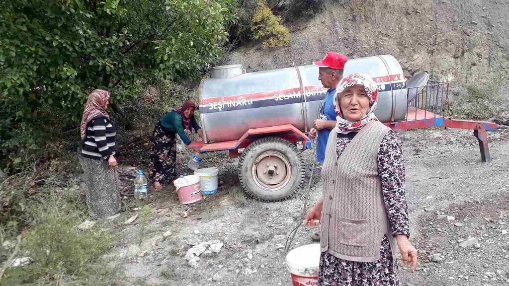 Tankerle Su Taşıyan Köylüler İsyan Etti