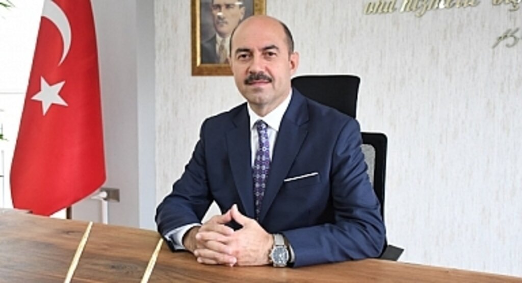 'Atatürk; Tarihe Yön Veren Büyük Komutan Devlet Adamıdır'