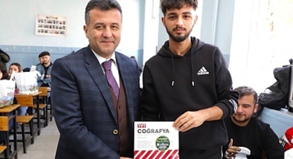 Çarşamba Belediyesi’nden Üniversite Adaylarına Test Kitabı Seti
