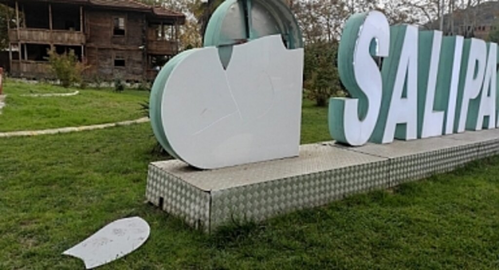 Salıpazarı'nın Kalbini Kırdılar!