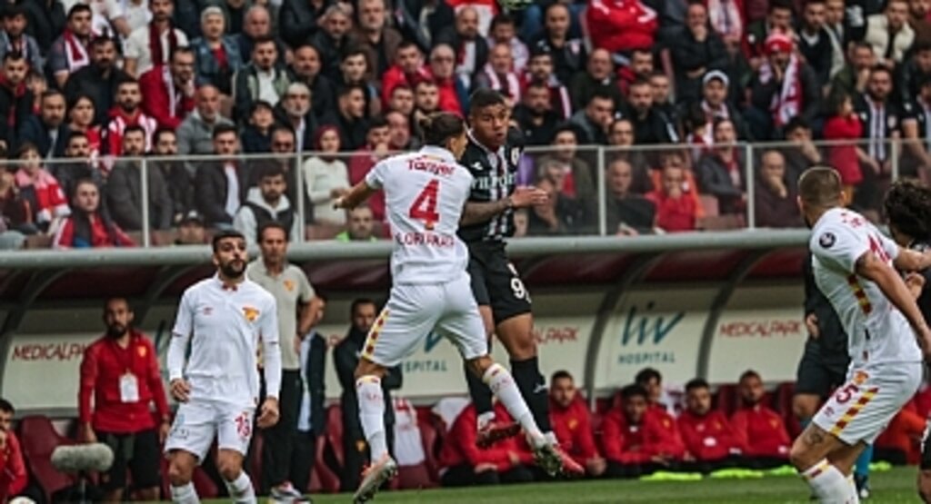 Tanque Formayı Kaptı, Laura Kulübeye Çekildi
