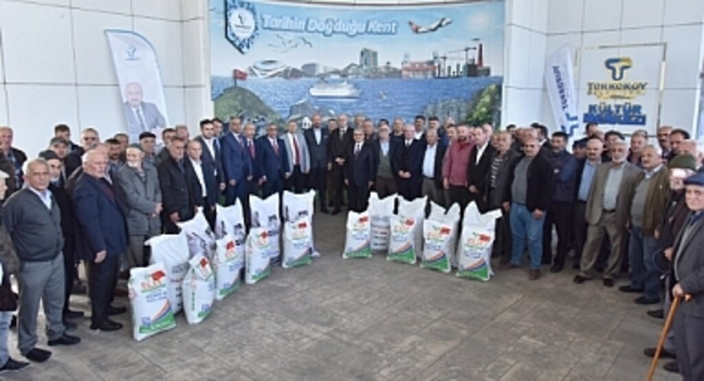 Tekkeköy’de Çiftçilere Buğday, Yonca Ve Reygras Tohumu Dağıtıldı