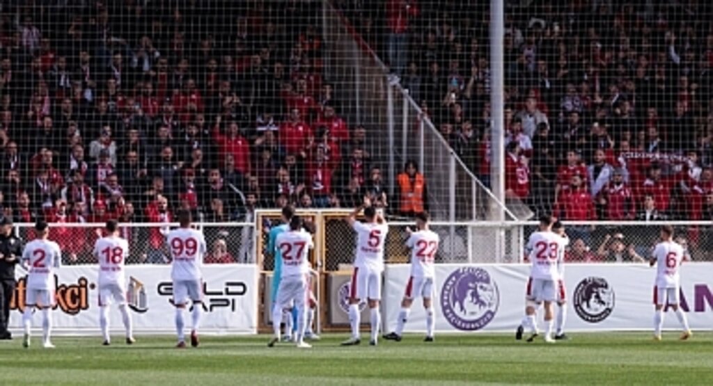 Protokol Doldu Taştı, Samsunspor Taraftarı Ankara'ya Akın Etti