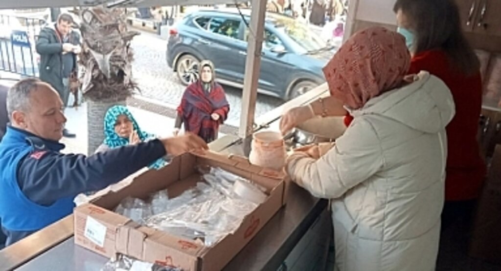 Tekkeköy'de Pazarcı Esnafına Sıcak Çorba