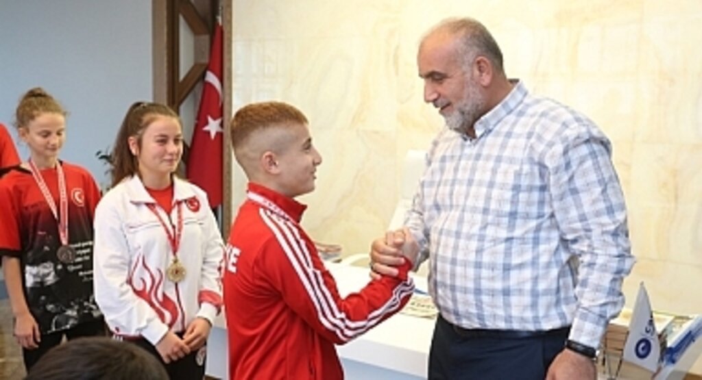 Canik Belediyesi’nden Sporculara Tam Destek