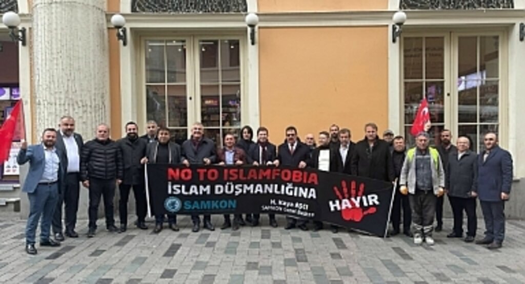 SAMKON'dan İsveç'in Kapısına Siyah Çelenk