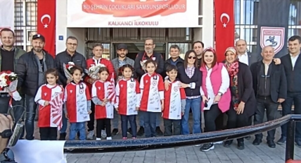 Samsunspor'un Efsaneleri Minik Öğrencilere Forma Dağıttı