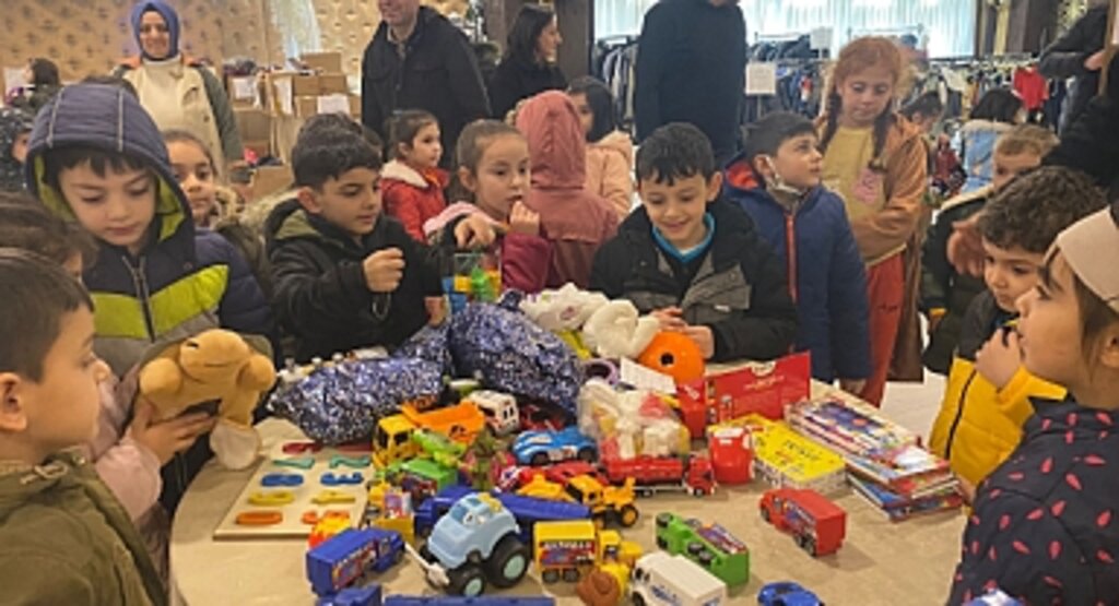 Canik’te Öğrenciler Oyuncaklarını Depremzede Kardeşleriyle Paylaştı