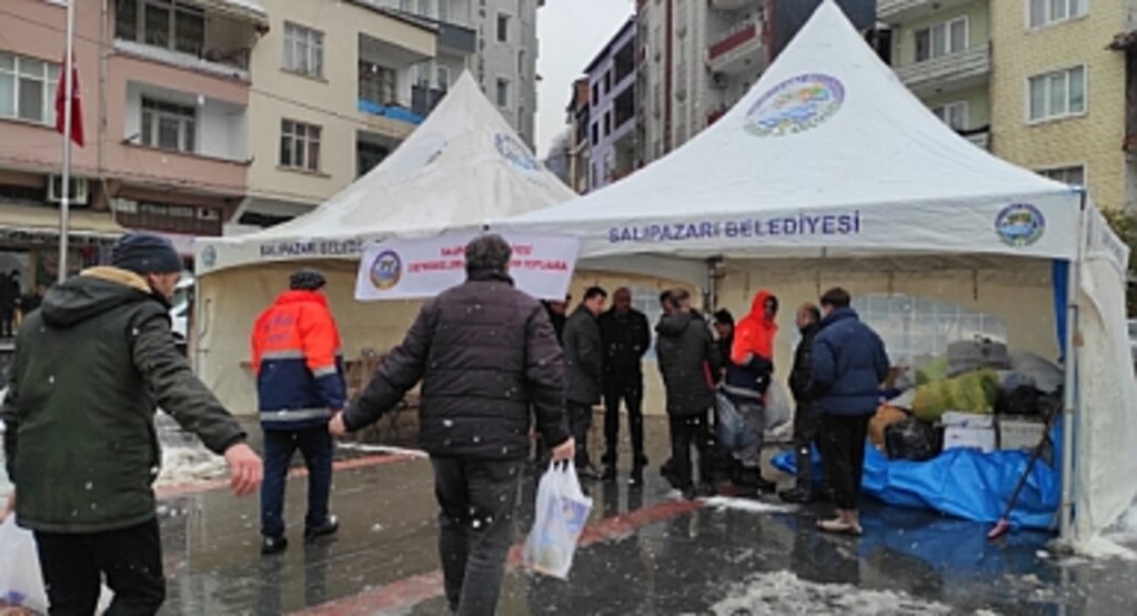 Salıpazarı Kışında Yürekleri Isıttılar