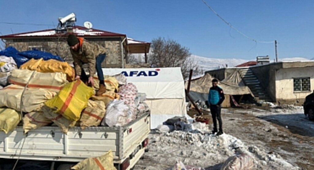 Salıpazarı'ndan Elbistan'a Yakacak Yardımı
