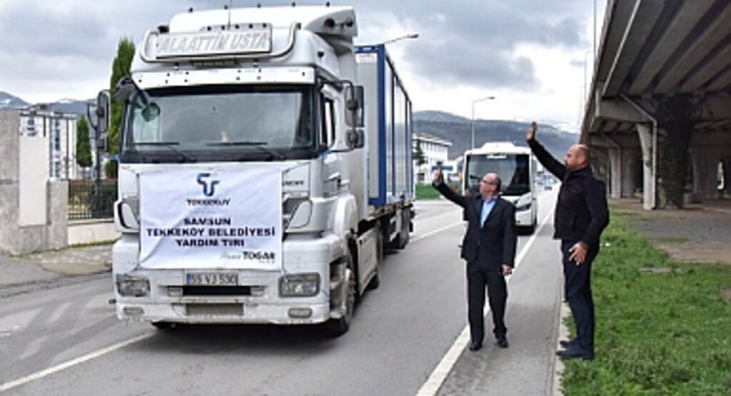 Tekkeköy'den Her Gün TIR'lar Deprem Bölgesine Gitti